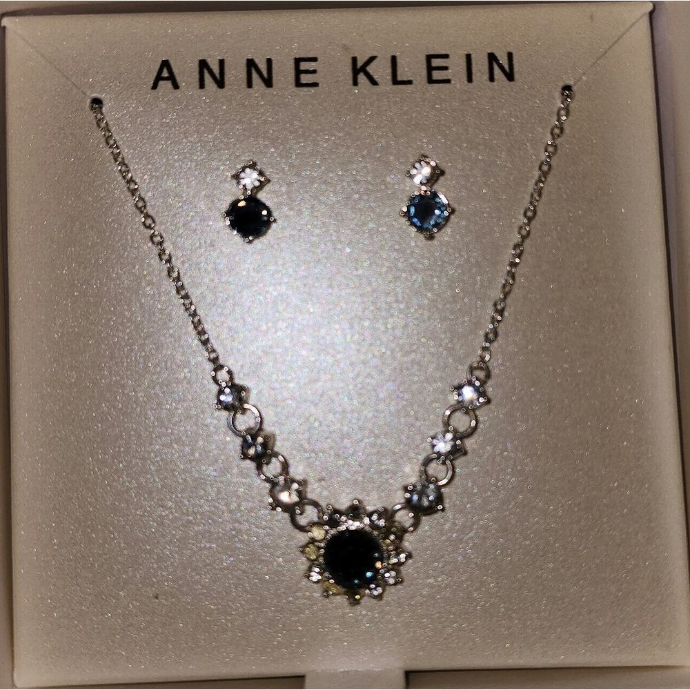 ANNE KLEIN SILVER TONE BLUE CRYSTAL DROP EARRINGS AND NECKLACE SET 16"+3" NOS